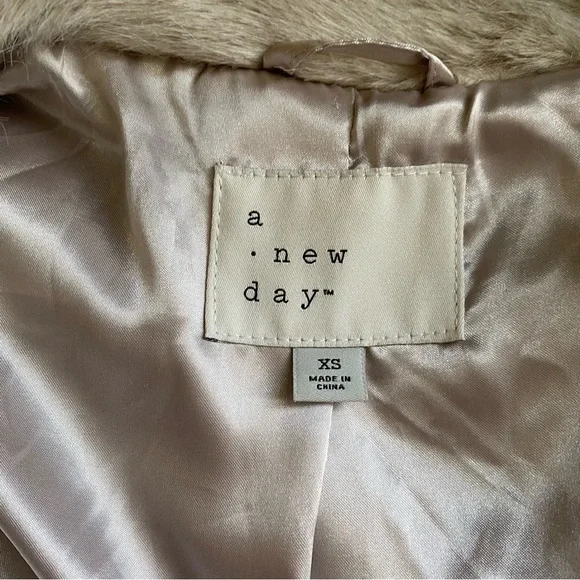 A New Day Faux Fur Coat. Cream. XS - Picture 7 of 7
